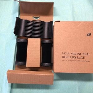Four 1” T3 volumizinf hot rollers w/clips